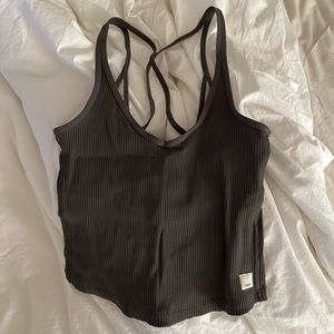 Vuori ribbed crop tank